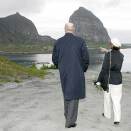 Queen Sonja showing The King were she has been hiking before  (Photo: Marius Gulliksrud, Stella Pictures)
